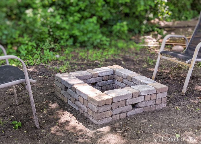 50 Diy Fire Pit Bitterroot, How To Build A Fire Pit With Bricks On Grass